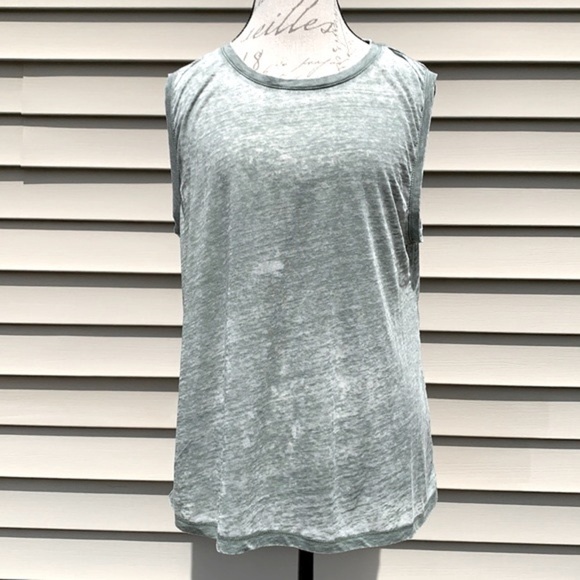 WELL WORN Los Angeles Green Sleeveless - Picture 1 of 7